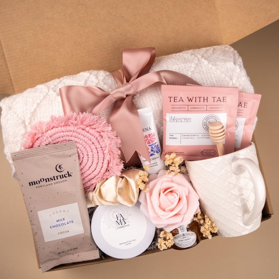 Breast Cancer Gift Box for Her, Thinking of You Gift Box For Women, Handmade Pink Ribbon Gift Basket, Personalized Self Care Box, Spa Gifts