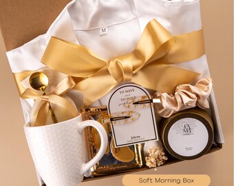 Hygge Gift Box | Knit Blanket, Soy Candle & Person, Cute Gift Set for Women or Friend, Romantic Gift Box, Gift Box for Couples