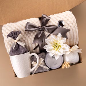 Sympathy gift basket, Gift Box Hygge with Blanket, Sending a hug, Thinking of you, Sympathy gift, Bereavement gift, Encouragement gift
