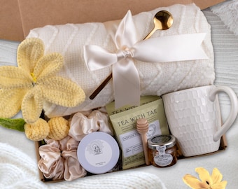 Flower Gift Box for Her – Birthday Flower Gift Box for her, Hygge Box for Mom, Birthday Gift box for Wife, Mothers Day Gift for