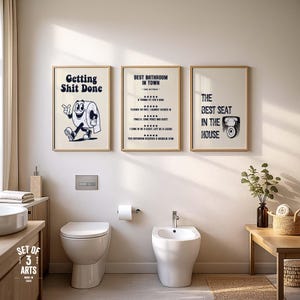 Set di 3 stampe divertenti da bagno in stile minimal, poster con frasi ironiche scaricabili per decorazione parete wc e toilette moderna