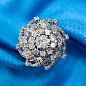 14k white gold diamond cocktail ring