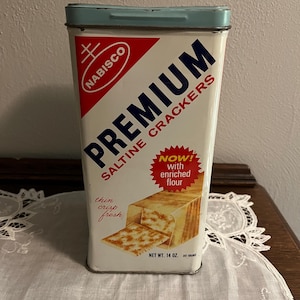 Vintage Nabisco Saltine Cracker Canister: Collectible Kitchen Storage
