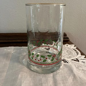 Arby&#39;s Holiday Holly Berry Gold Accent Tumblers Glassware
