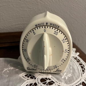 Vintage Kitchen Timer, small spots stained in the timer