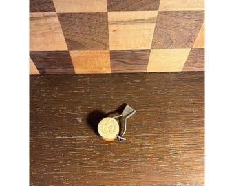 Vintage Travco Bottle Cap with Daisies Made in Hong Kong