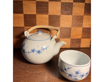 Blue and White Floral Japanese Style Rattan Handle Teapot with Cup A389