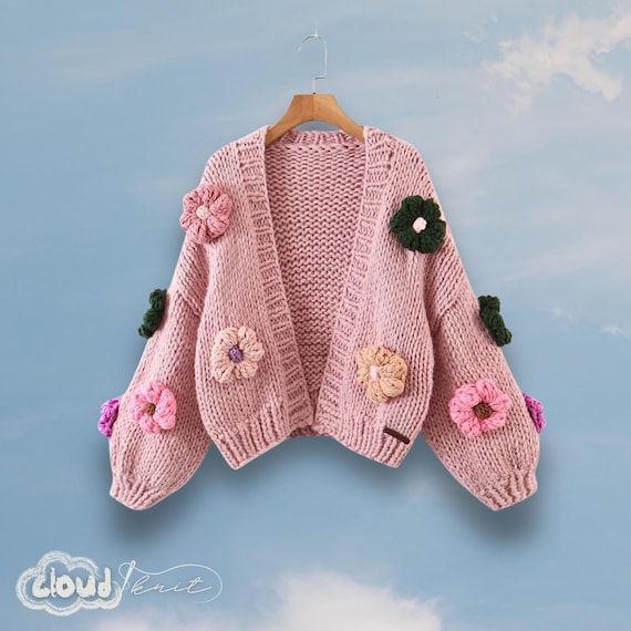 Cardigan lavorato a maglia con margherite rosa fatto a mano