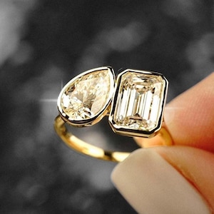 14K Bezel Moissanite Diamond Toi Et Moi Ring Emerald & Pear Cut Diamond Ring You And Me Ring Engagement Ring Double Stone Wedding Ring Gifts