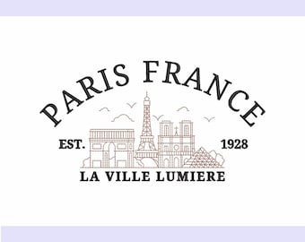 以下が含まれることがあります： パリのランドマークであるエッフェル塔や凱旋門のイラストの上に「Paris France」の文字が描かれた刺繍デザインです。「EST. 1928」と「LA VILLE LUMIERE」の文字も含まれています。