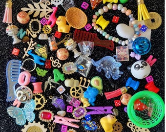 Tiny Treasures Trinket Mix - Colorful Mystery Scoop - Kids Party Favor Bags - Mini Figurines, Charms, Animals, Small Toys, Crow Confetti