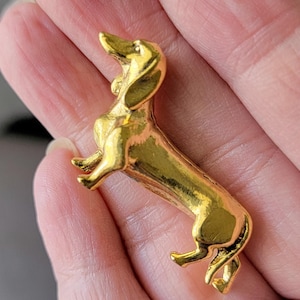 Solid Brass Dachshund Figurine –Vintage Style Gold Dog Statue for Home, Desk, Garden, Bookshelf Decor – Animal & Pet Lover Gift, Dog Mom Dad