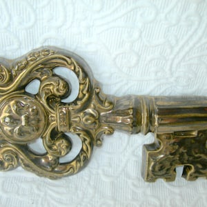 Retro 1974 Vintage Ceramic Key Wall Art Decor