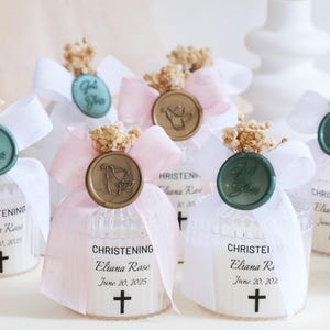 Candele di battesimo personalizzate, candele di soia profumate sigillate personalizzate con sigillo di cera e fiori secchi, elegante regalo di battesimo per gli ospiti