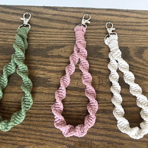 Handgefertigte Makramee Schlüsselanhänger Handgelenk | Gedrehter Makramee-Schlüsselanhänger | Boho Schlüsselanhänger