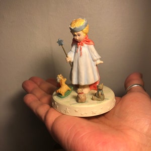 Petite fille blonde couronnée d'étoiles Hallmark vintage - Mignonne