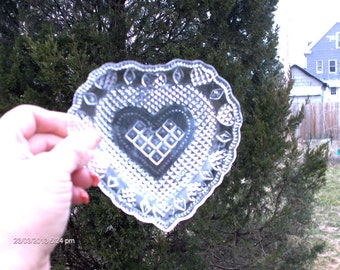 Vintage Avon Glass Heart Soap/Trinket/Candy Dish - Sweet