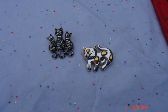 Vintage Silver/Gold Tone Metal Cat Pins/Brooches … - image 1