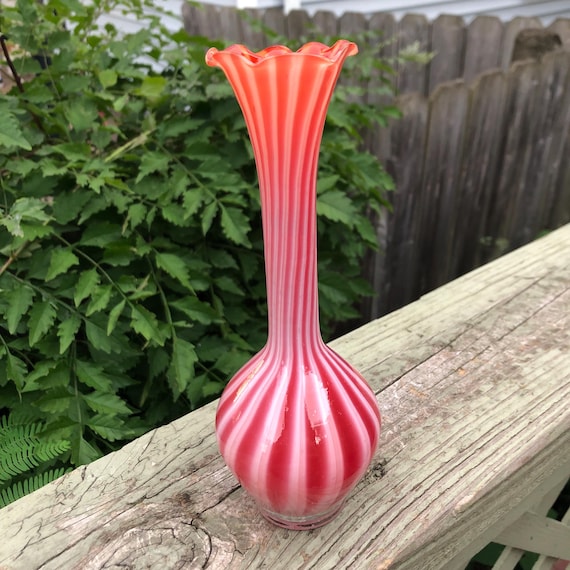 Vintage Red and White Ruffle Edge Glass Vase - Made in Taiwan - Beautiful