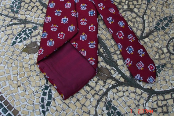 Vintage Michelle Polyester Necktie with Family Cr… - image 3