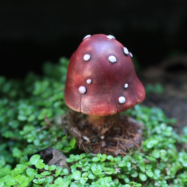 mushroom toadstool garden sculpture