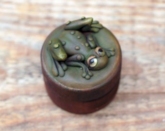 frog engagement ring box