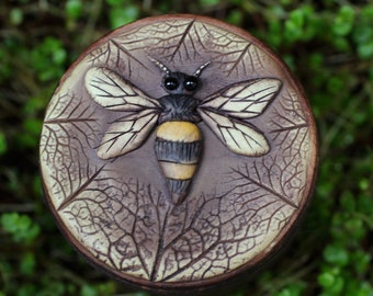 Bee engagement ring box