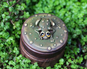 Custom frog engagement ring box