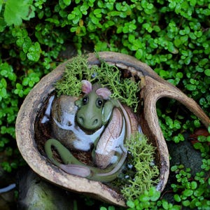 Handgefertigte Drachenskulptur eines Wasserdrachen