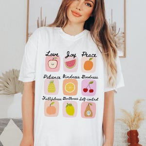 Camisetas cristãs Comfort Colors Fruto do Espírito Camiseta com versículos bíblicos Camiseta cristã Presente para ela Camiseta Jesus Camiseta Fé Camiseta religiosa