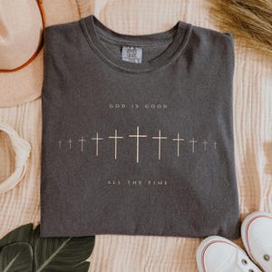 Komfort Farben Christian Minimalist Shirt Gott ist gut Trendy Christian TShirt Geschenk Glaube Unisex T-Shirt Glaube T-Shirt Kirche Gruppe Shirts