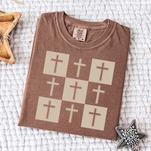 Maglietta cristiana, regalo cristiano Comfort Colors®, maglietta con la scritta "JESUS Christ", regalo per la mamma cristiana con Gesù, maglietta con croce a quadri colorati