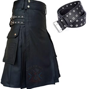 K&ouml;nnte beinhalten: Ein schwarzer Kilt mit seitlichen Cargotaschen, silberfarbenen Metallschnallen und Druckkn&ouml;pfen am Bund. Ein passender schwarzer G&uuml;rtel mit zwei Reihen silberfarbener Metall&ouml;sen und einer Doppeldornschnalle ist bei dem Kleidungsst&uuml;ck enthalten.