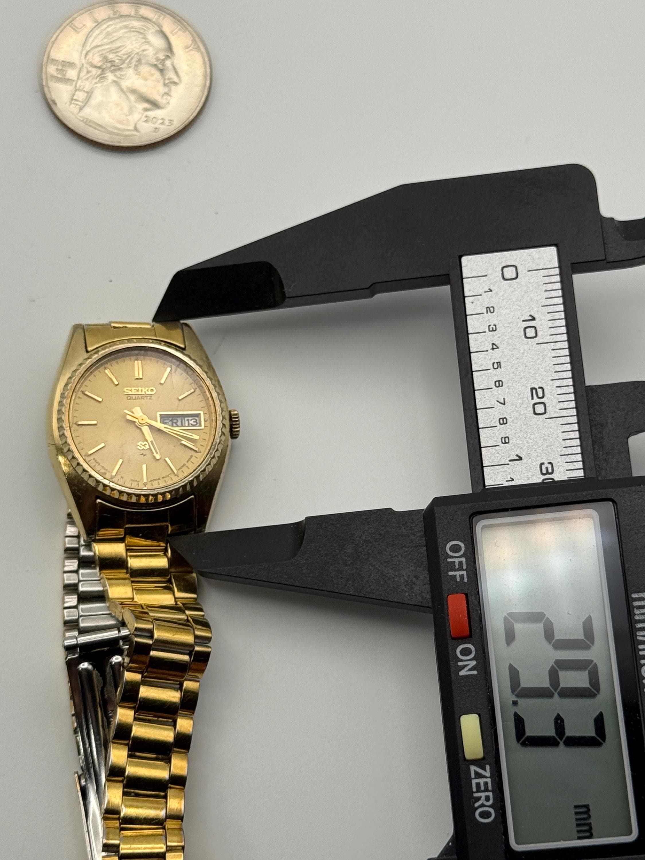 Vintage Seiko SQ Watch Women Gold on Gold Tone Day Date 8523-0059