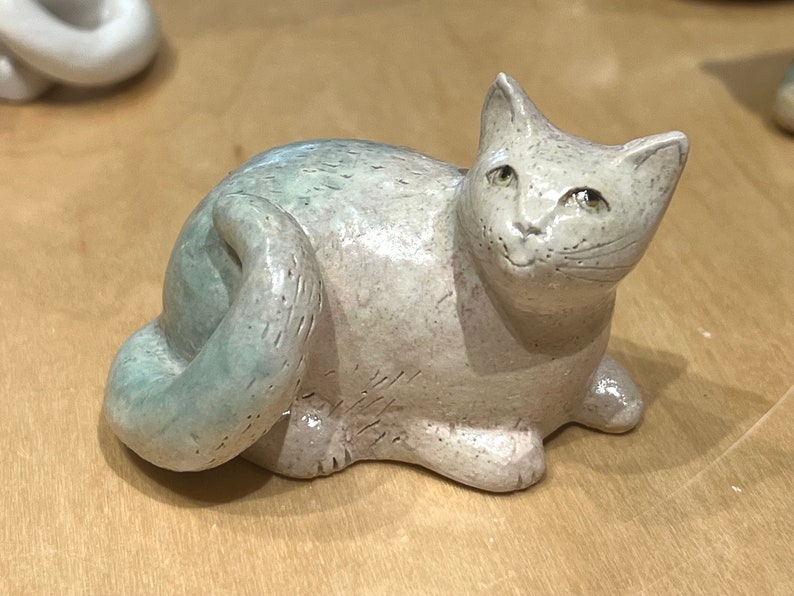 Smallest Reclining Cat sculpture by Margaret Wozniak image 2