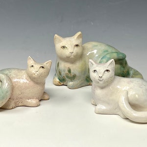 Smallest Reclining Cat sculpture by Margaret Wozniak image 6