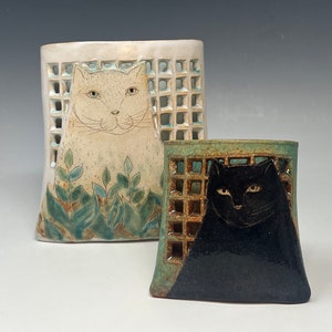 Cat with flowers wallpocket by Margaret Wozniak image 2