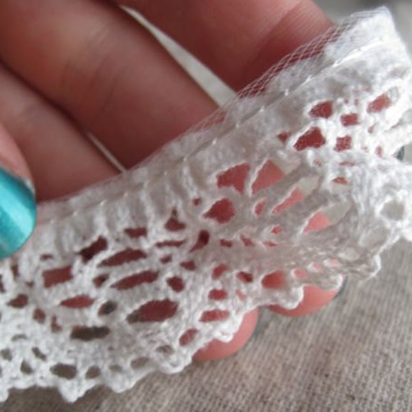 WHITE Geo Flower crochet ruffle lace