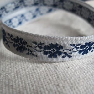 Wildblumen Jacquard Webband NAVY blau auf hellgrau