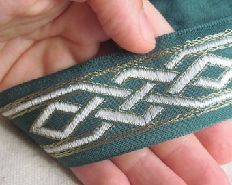 Celtic Dragon Knot Jacquard ribbon WHITE and GOLD on GREEN