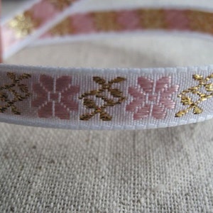 Flor da Montanha em fita jacquard ROSA e DOURADA