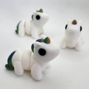 Unicornio arcoíris y blanco, articulado, arcoíris, impreso en 3D