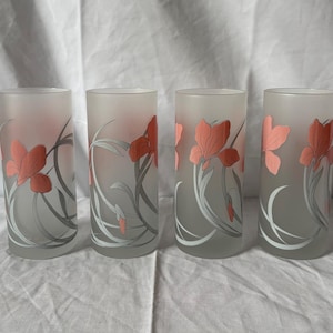 Vintage beker van matglas met iris, set van 4 | Cerve Italië | Jaren 80 | Pastelroze en blauw | Bloemen highballs | Roze servies | Girly-bril