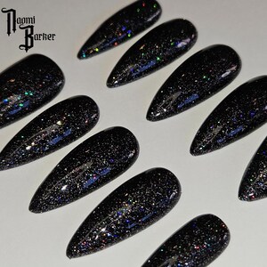 Schwarz holografischer Glitzer AUF NÄGEL PRESSE. Wählen Sie Nagelform und Länge. 20/24 Nägel ODER 10 mit kostenlosem Größenänderungs-Kit enthalten.