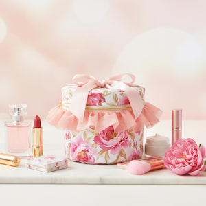 Quilted Makeup Bag Beginner Zipper Pouch Travel Organizer Gift Idea For Mom  Bathroom Storage Vanity Case Sewing Pattern Video Guide Step Instructions Digital File Instant Access Quilted Tutorial Instant Download Make Up Bag With Ruffle And Bow