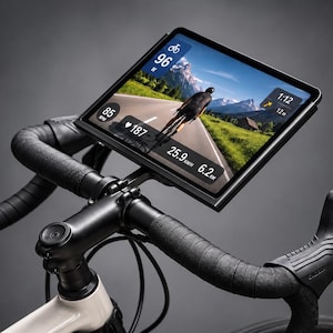 Puede incluir: Una tableta negra montada en el manillar de una bicicleta, que muestra una interfaz de simulación de ciclismo con datos que incluyen 96 W, 85 RPM, una frecuencia cardíaca de 187 y una velocidad de 25,9 KM/H. La pantalla muestra un ciclista.
