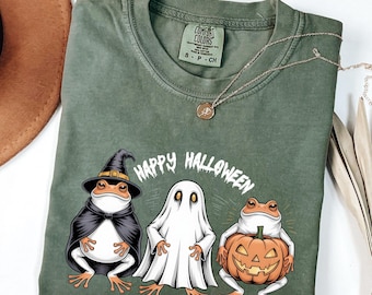 Comfort Colors® Cute Spooky Frogs in Halloween Costumes T-Shirt Spooky Season Cute Frogs Costume Tee for Halloween Frog Lovers Gift