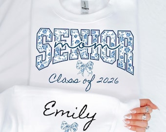Custom Senior Mom 2027 Sweatshirt, Personalized Class of 2027 Shirt, Coquette Senior 2027 Sweatshirt, Graduation Gift, Senior Mom Sweatshirt