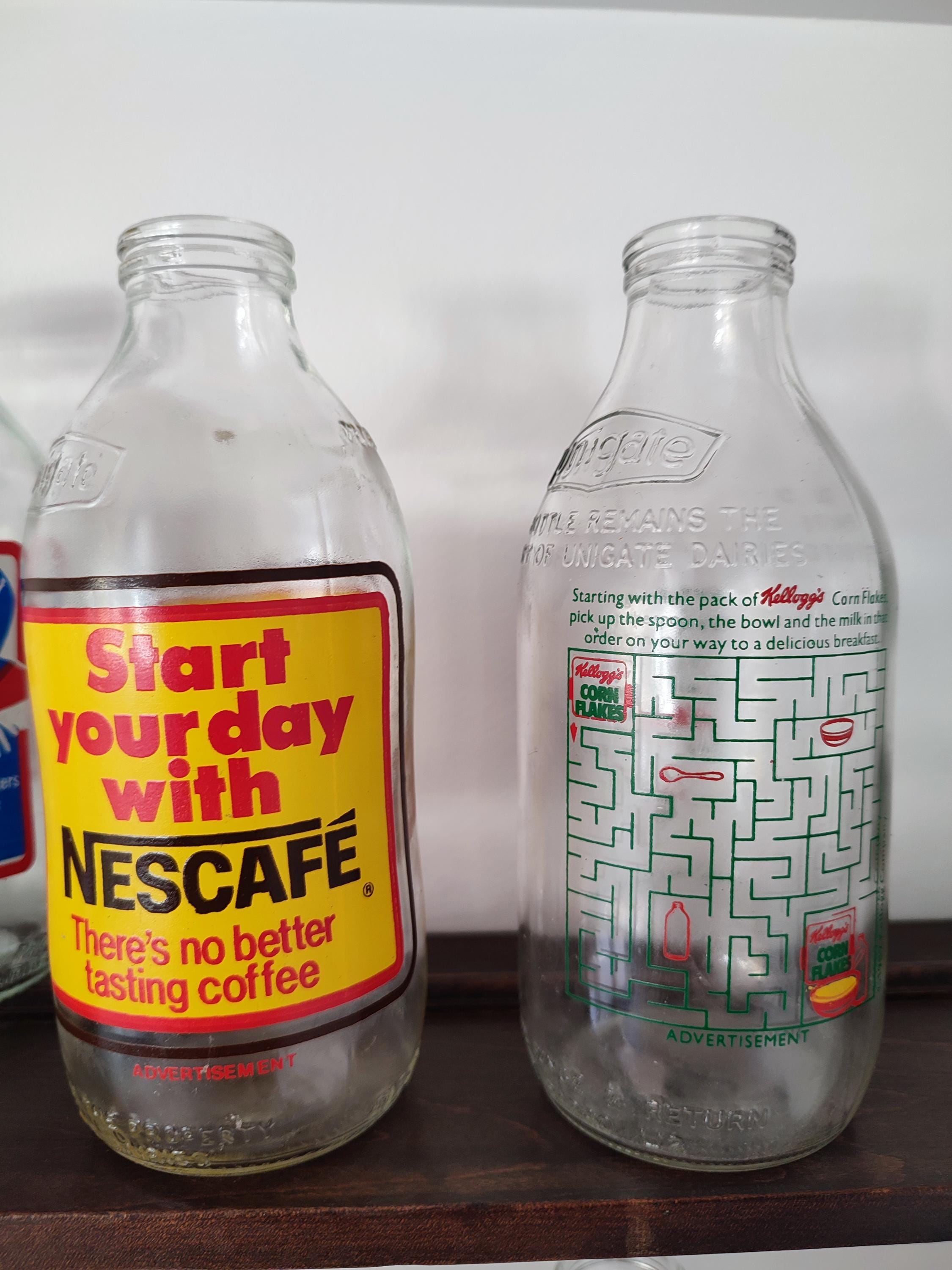 ヴィンテージ ユニゲート コレクター向け広告ミルクボトル 1980 年代