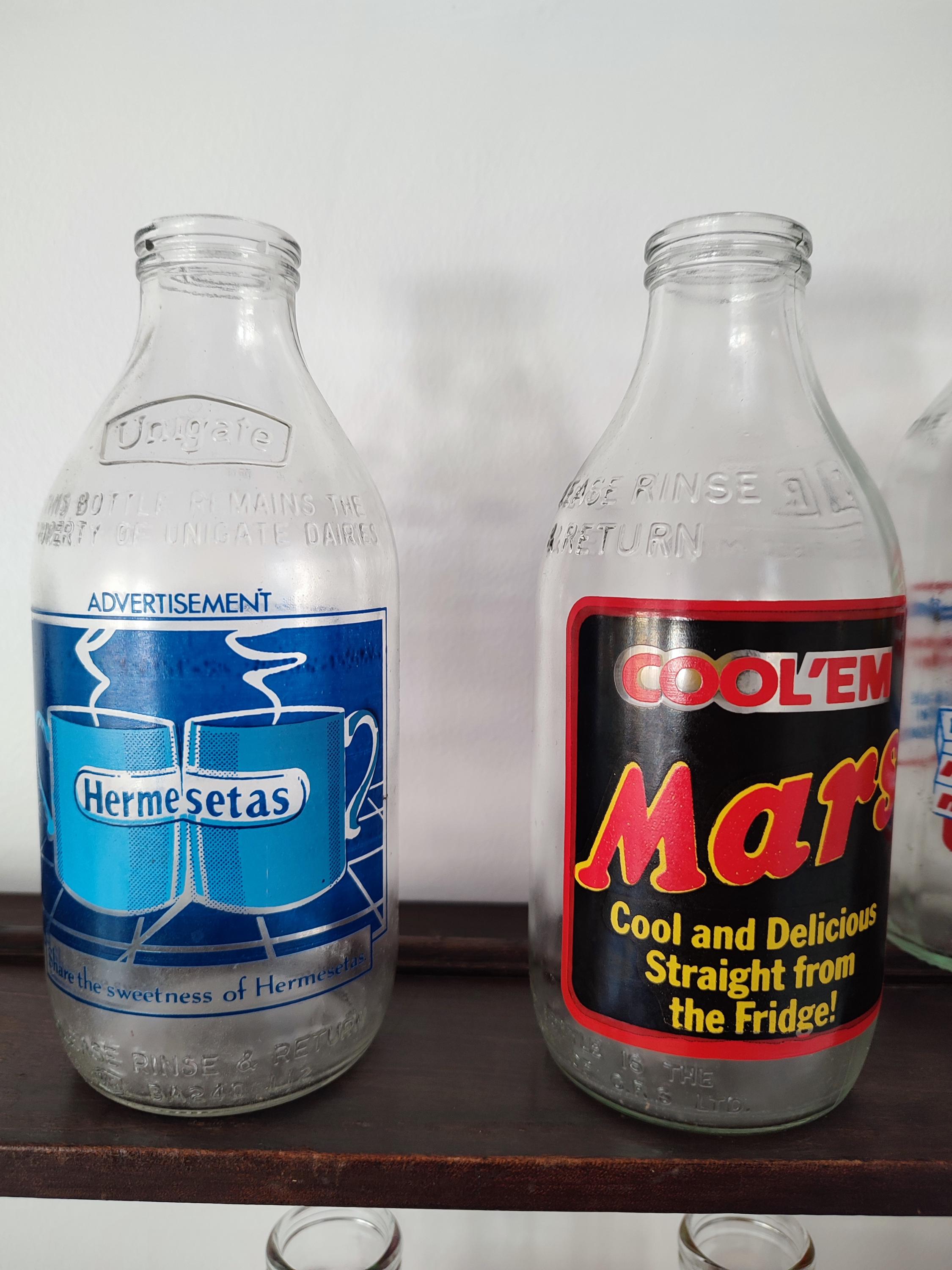 ヴィンテージ ユニゲート コレクター向け広告ミルクボトル 1980 年代